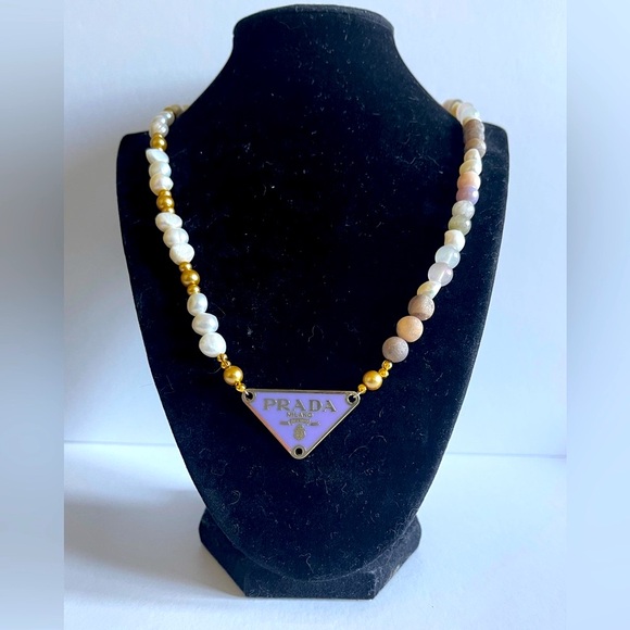 Viral Prada Pearl Beaded Necklace - Picture 2 of 6